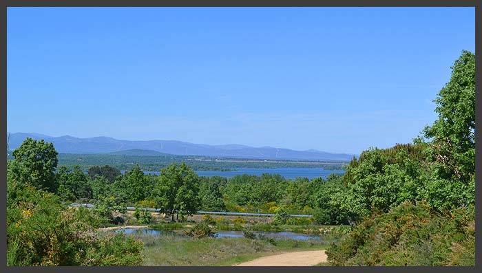 El Embalse de Valparaíso entre montañas