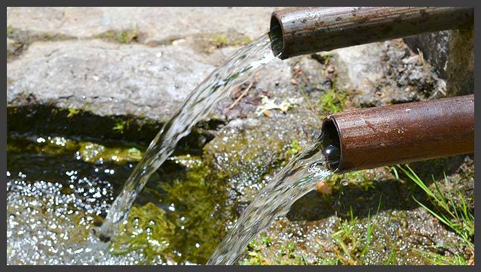 Agua en la fuente del Caño Pequeño