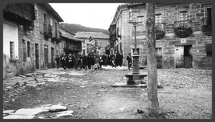 Imagen antigua de las calles de Villardeciervos